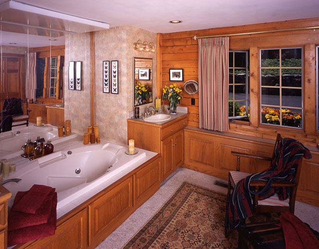 Sandy Hook log home bathroom