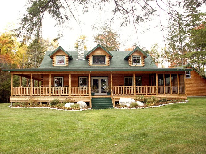 Front exterior of Charleston log home