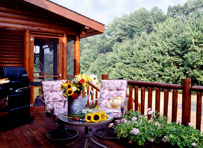 Coopersburg log home exterior with deck