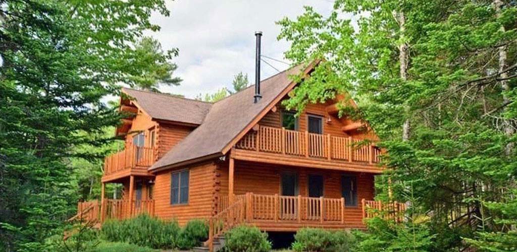 Custom log home with balcony
