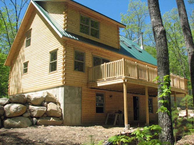 Log home with elevated deck