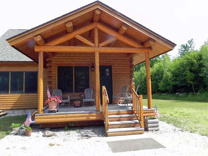 Large gable porch entrance to Ward log home