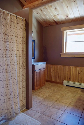 Hybrid bathroom with tile floor